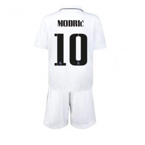 Real Madrid Luka Modric #10 babykläder Hemmatröja barn 2022-23 Korta ärmar (+ Korta byxor)